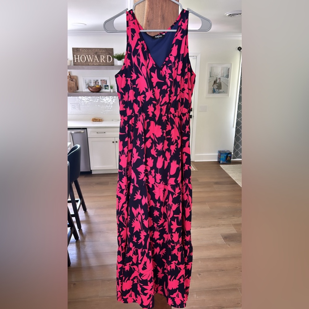Never worn! Washed once! Cute, teacher friendly dress.